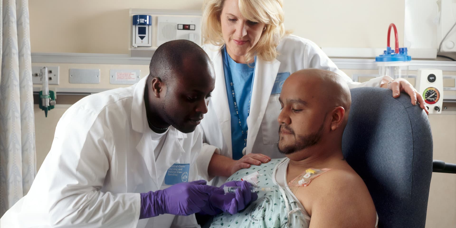 Geriatrician in consultation with patient and family